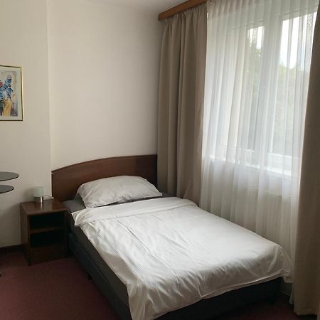 Hotel-Pension Kamyk Prag Exteriör bild