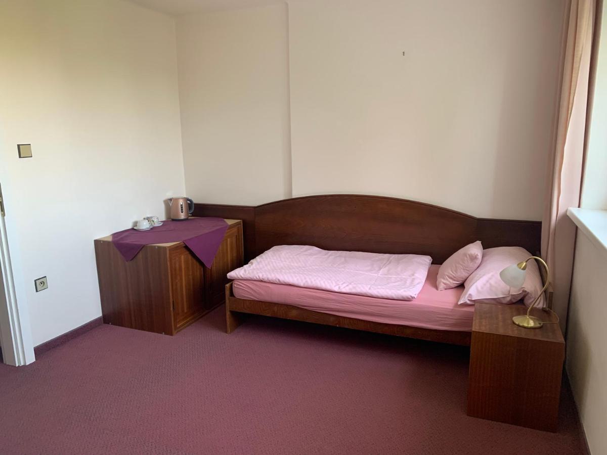 Hotel-Pension Kamyk Prag Exteriör bild