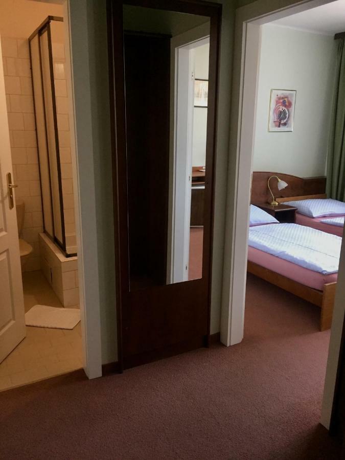 Hotel-Pension Kamyk Prag Exteriör bild