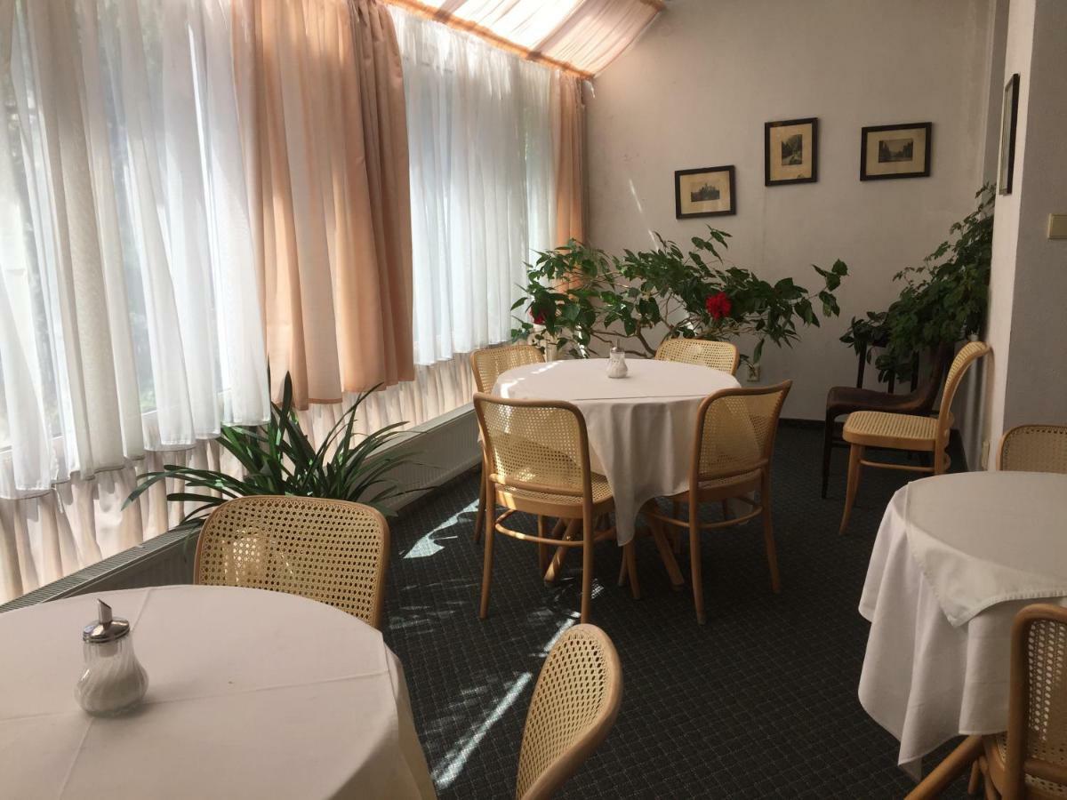 Hotel-Pension Kamyk Prag Exteriör bild